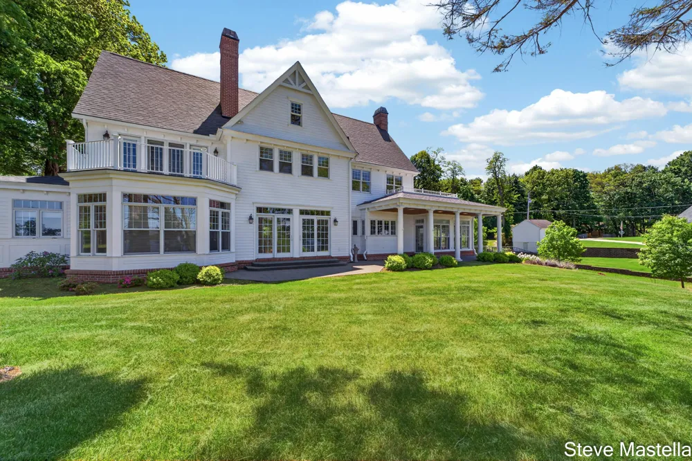5592 S Shore Drive Whitehall, MI 49461