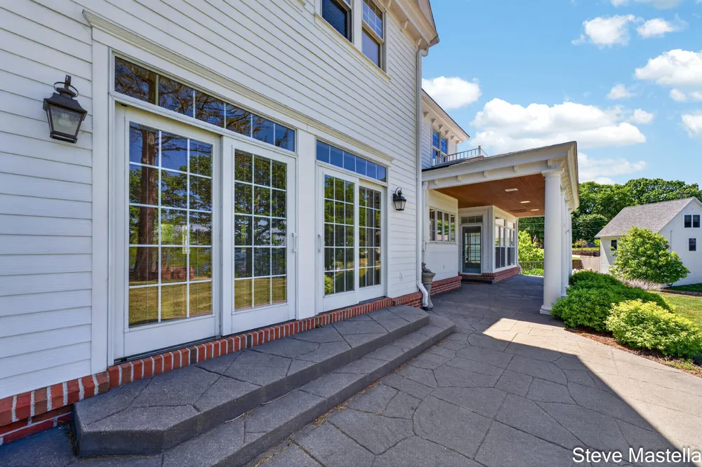 5592 S Shore Drive Whitehall, MI 49461
