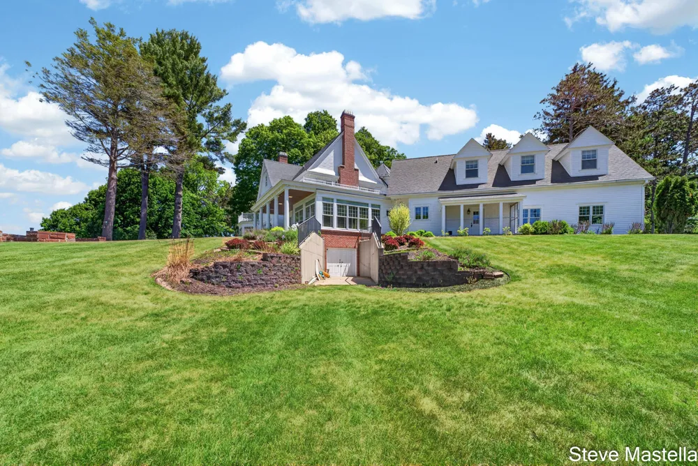 5592 S Shore Drive Whitehall, MI 49461