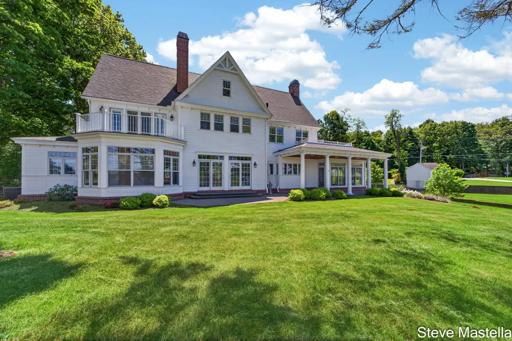 5592 S Shore Drive Whitehall, MI 49461