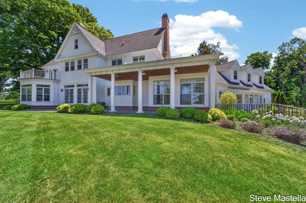 5592 S Shore Drive Whitehall, MI 49461