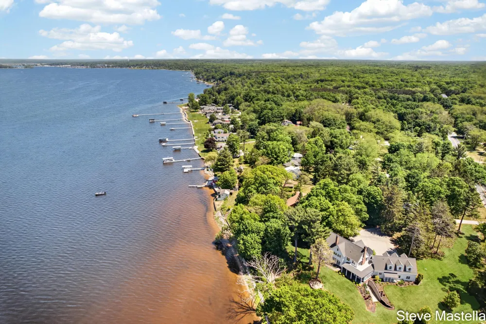 5592 S Shore Drive Whitehall, MI 49461