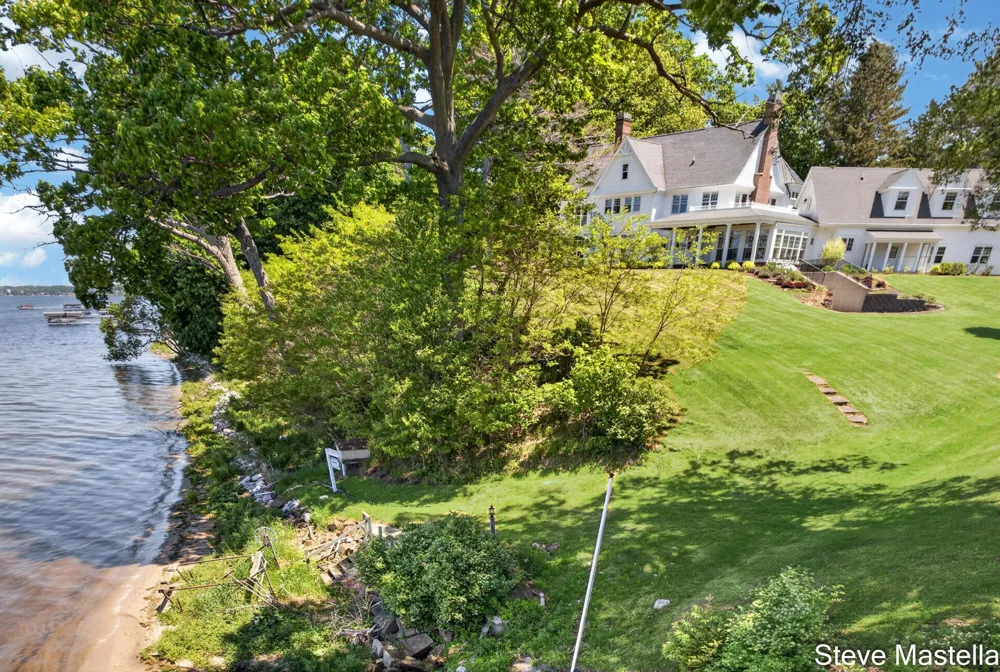 5592 S Shore Drive Whitehall, MI 49461