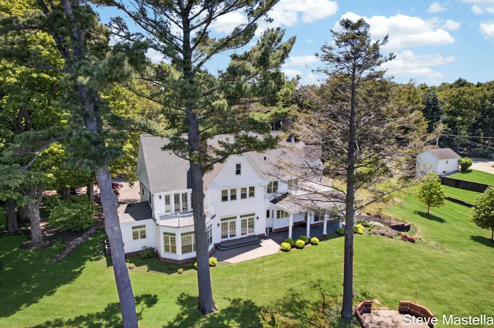 5592 S Shore Drive Whitehall, MI 49461