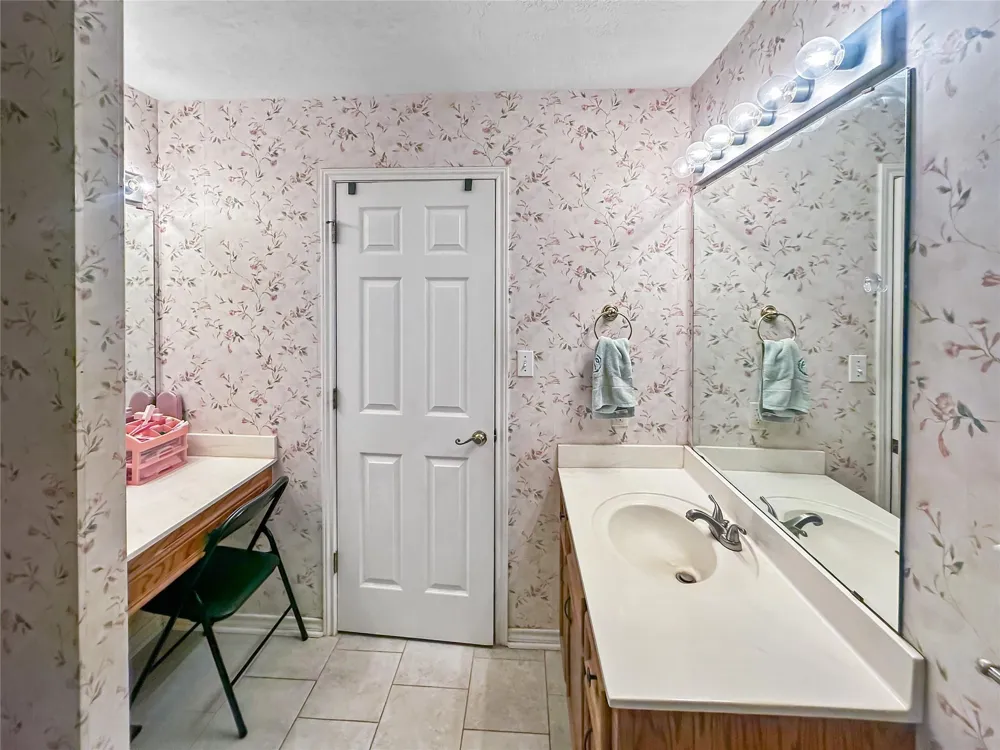 704 S Market Street Flatonia, TX 78941