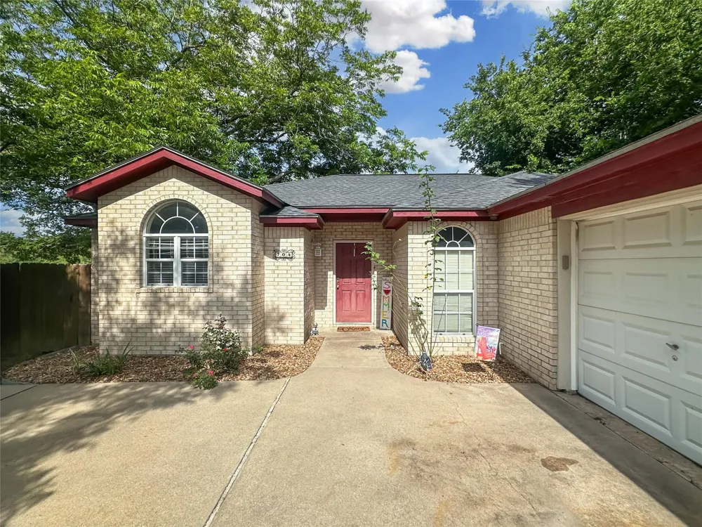 704 S Market Street Flatonia, TX 78941