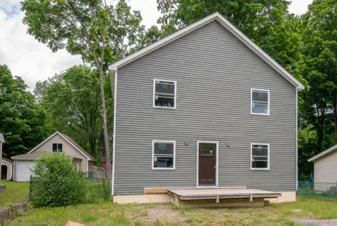 22 Oak Street