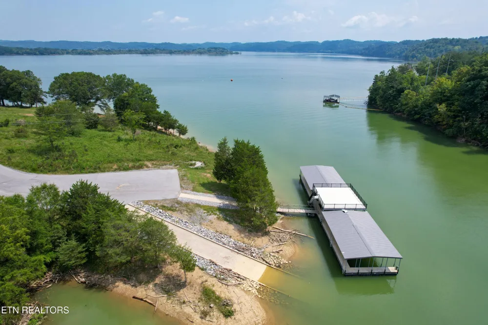 123 Ridge Point Tr Dandridge, TN 37725