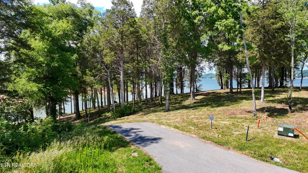 123 Ridge Point Tr Dandridge, TN 37725