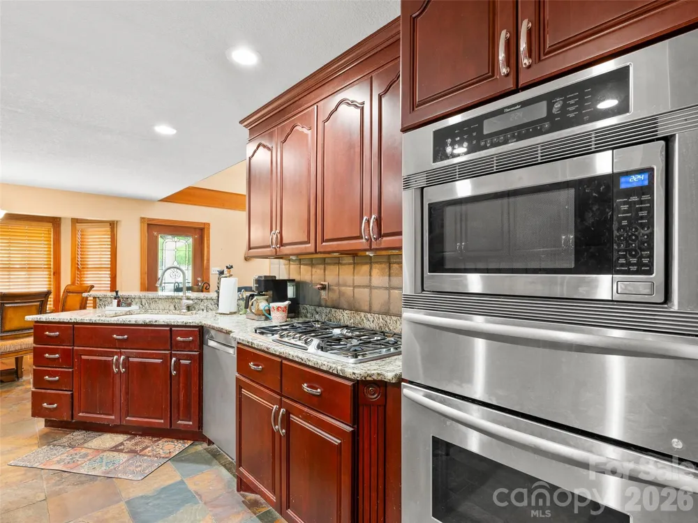 40 Hope Road Weaverville, NC 28787