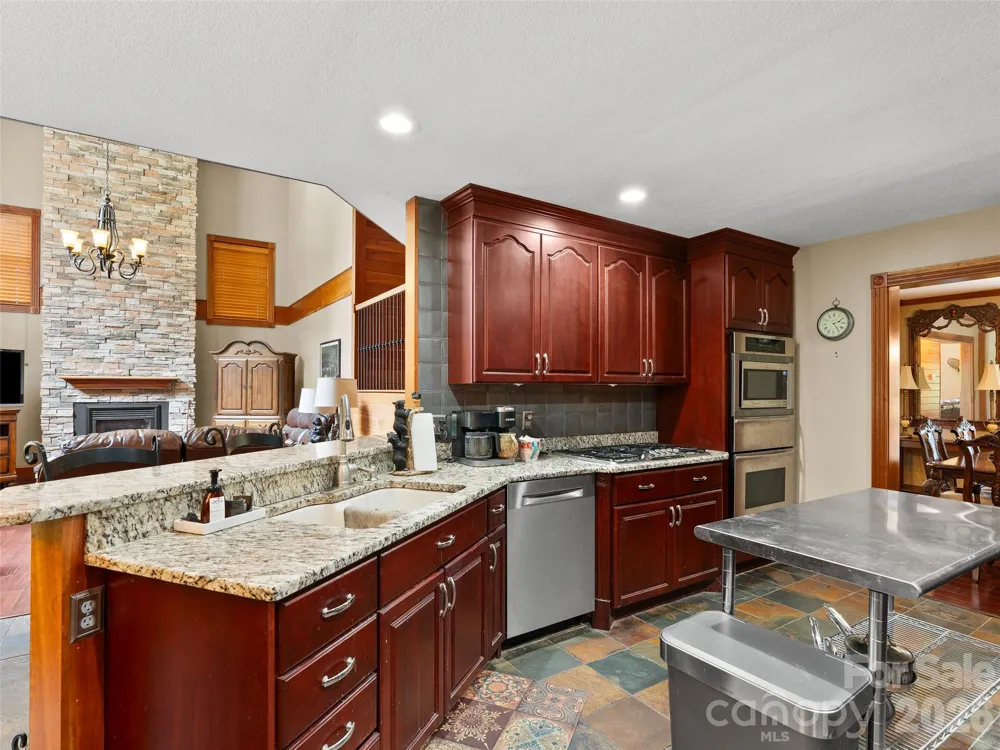 40 Hope Road Weaverville, NC 28787