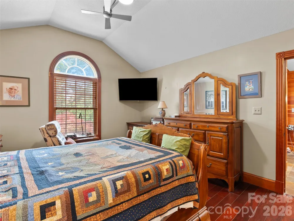 40 Hope Road Weaverville, NC 28787