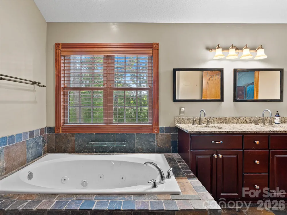 40 Hope Road Weaverville, NC 28787