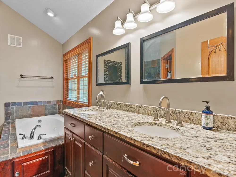 40 Hope Road Weaverville, NC 28787