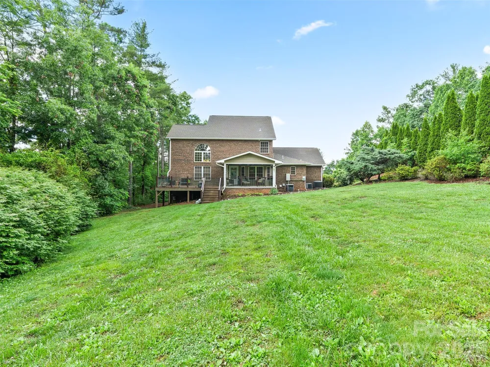 40 Hope Road Weaverville, NC 28787