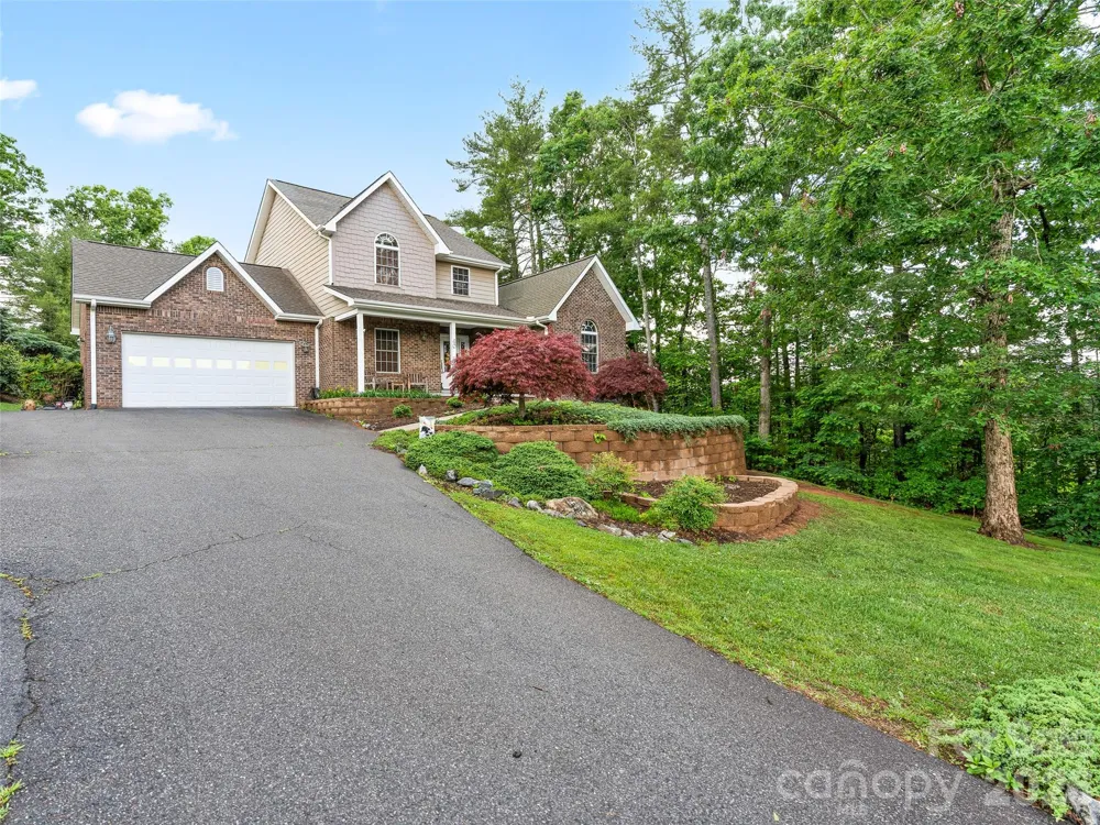 40 Hope Road Weaverville, NC 28787