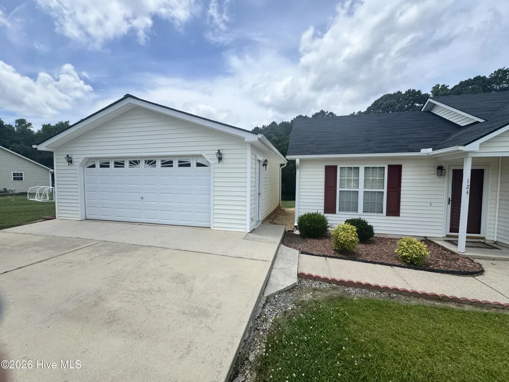 124 Stockbridge Drive Selma, NC 27576