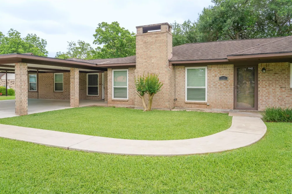 115 Neal Road Wharton, TX 77488