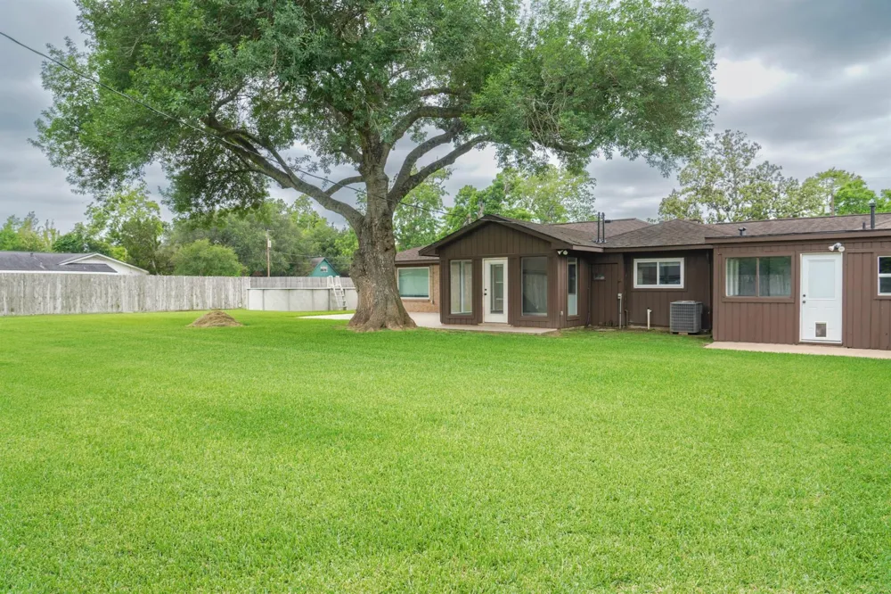 115 Neal Road Wharton, TX 77488