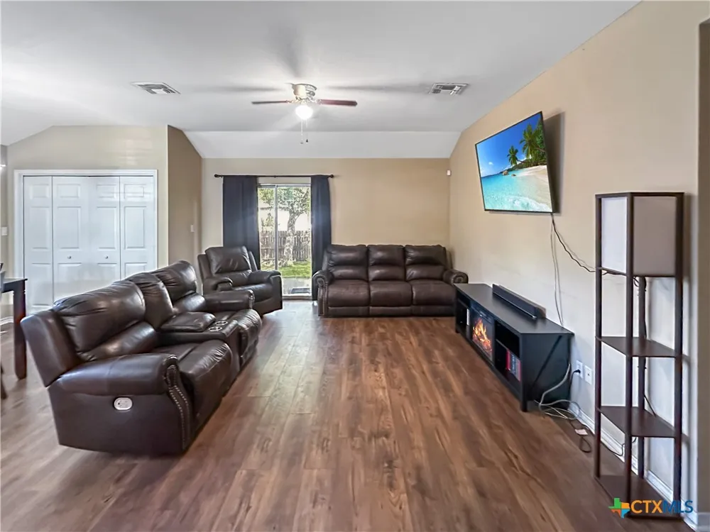 704 S Market Street Flatonia, TX 78941