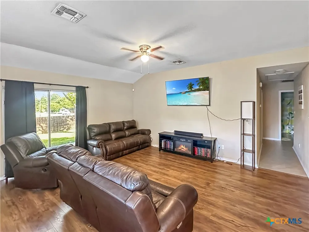704 S Market Street Flatonia, TX 78941