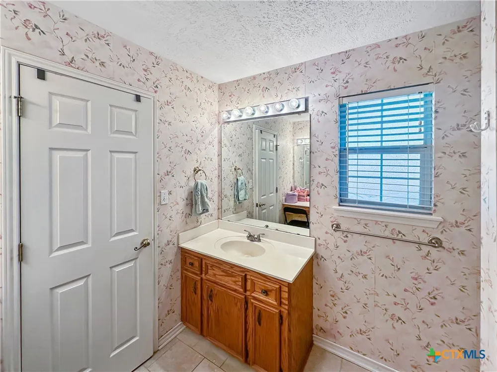 704 S Market Street Flatonia, TX 78941