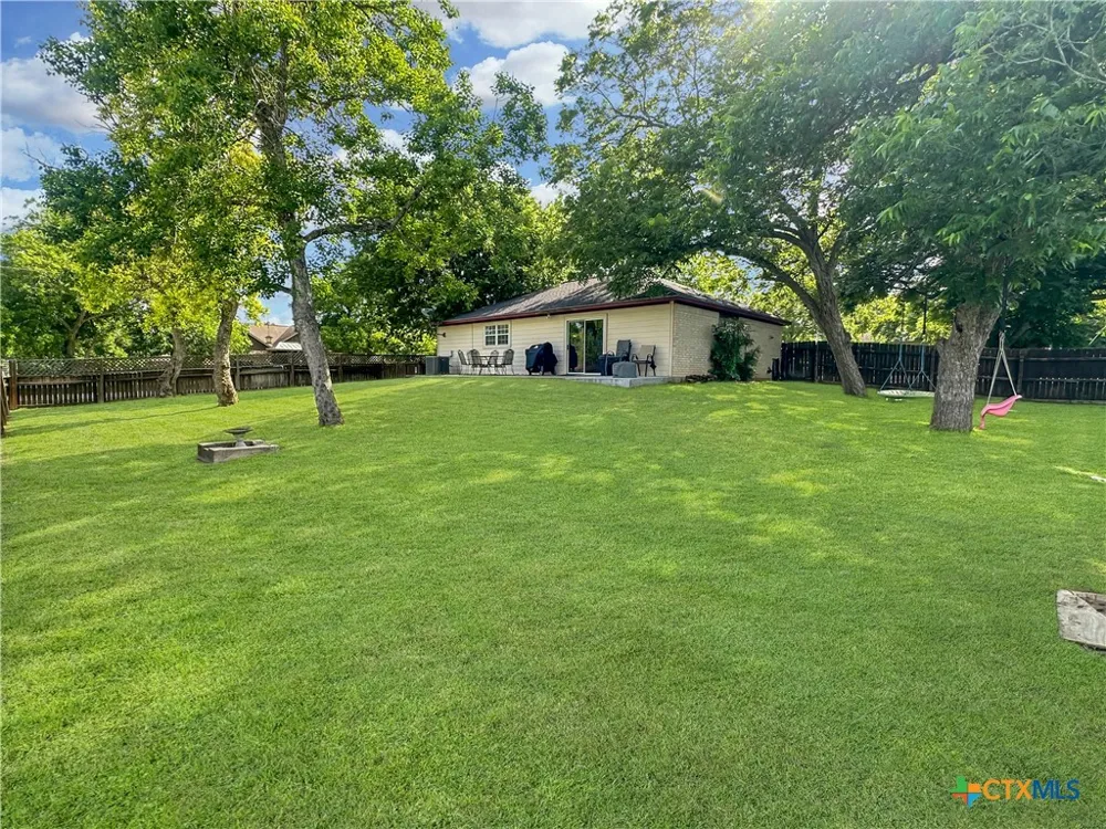 704 S Market Street Flatonia, TX 78941