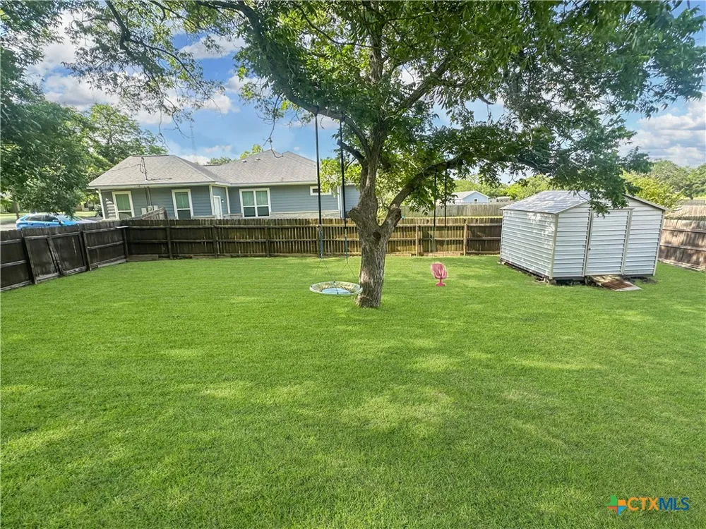 704 S Market Street Flatonia, TX 78941