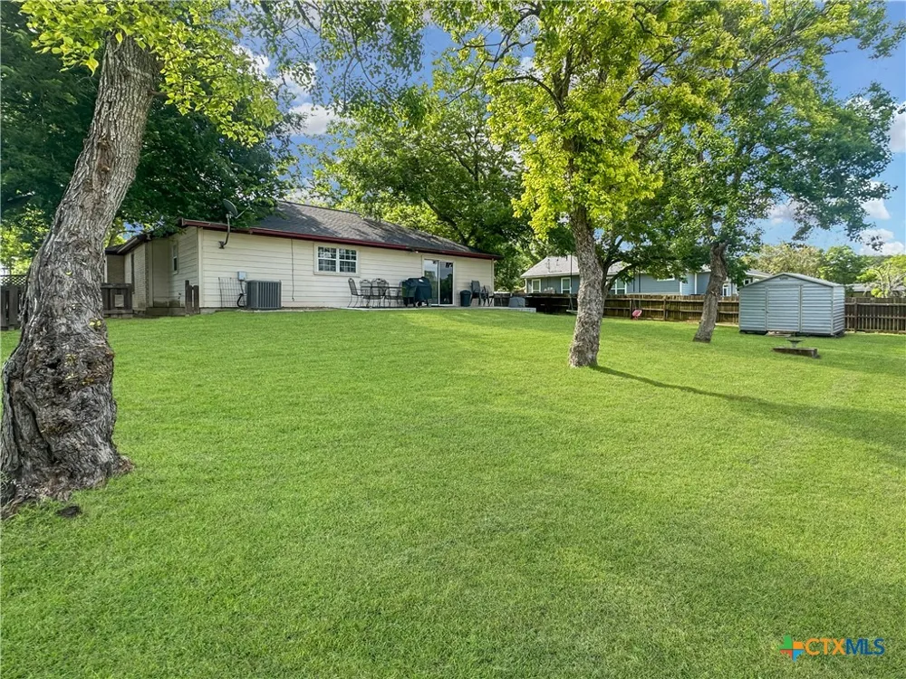 704 S Market Street Flatonia, TX 78941