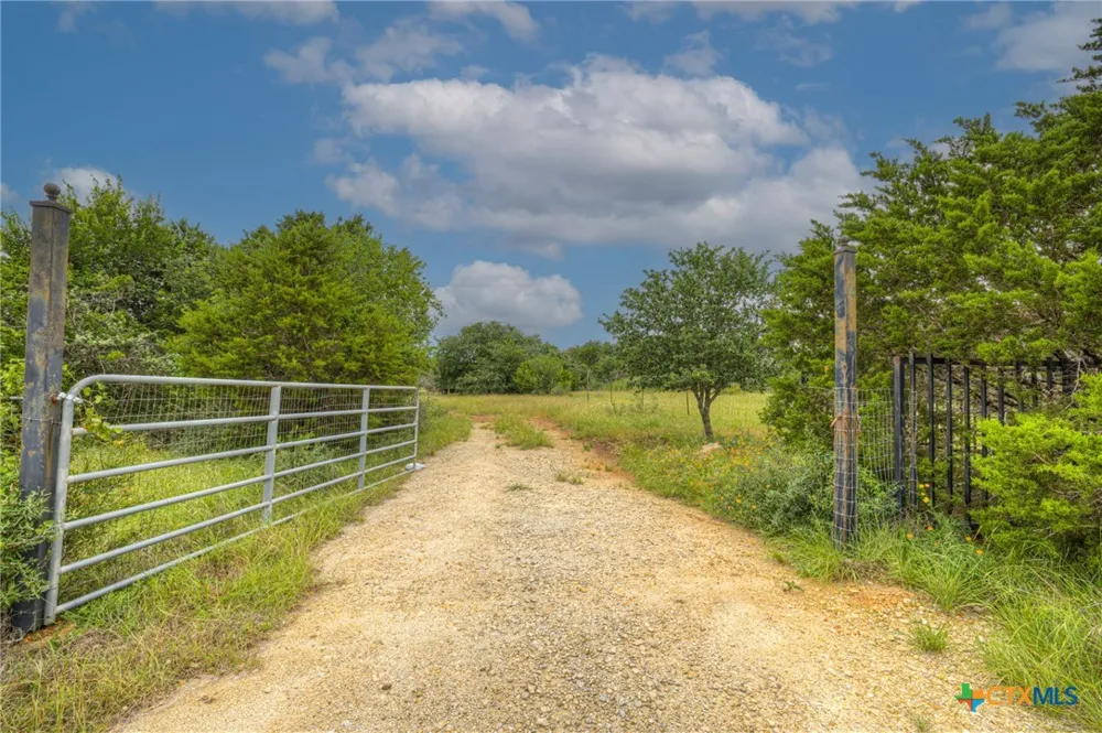 1475 Purgatory Road New Braunfels, TX 78132