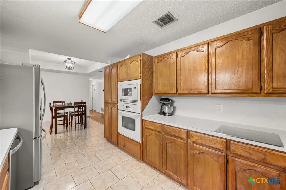 381 Norwood Drive Woodway, TX 76712