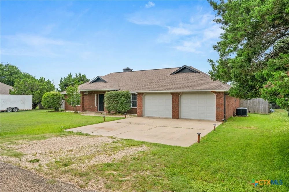 381 Norwood Drive Woodway, TX 76712
