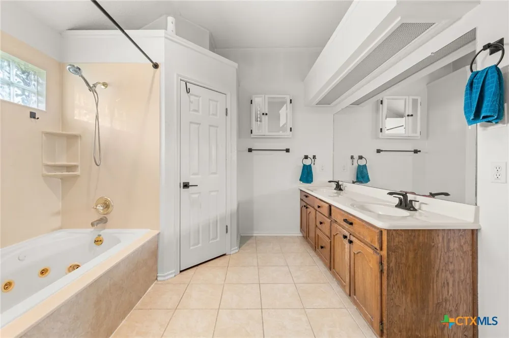 381 Norwood Drive Woodway, TX 76712