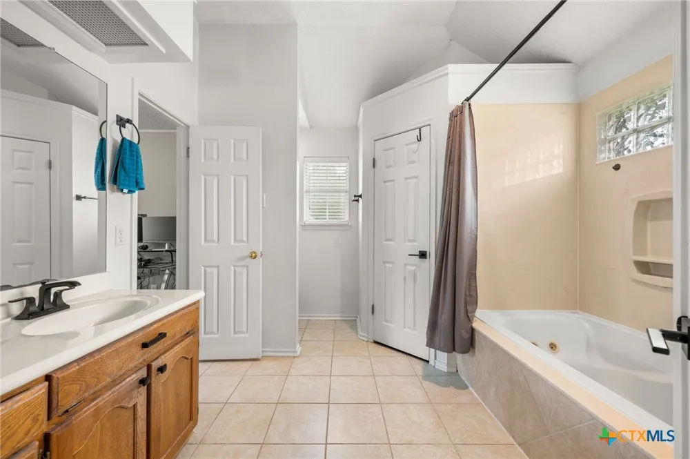 381 Norwood Drive Woodway, TX 76712