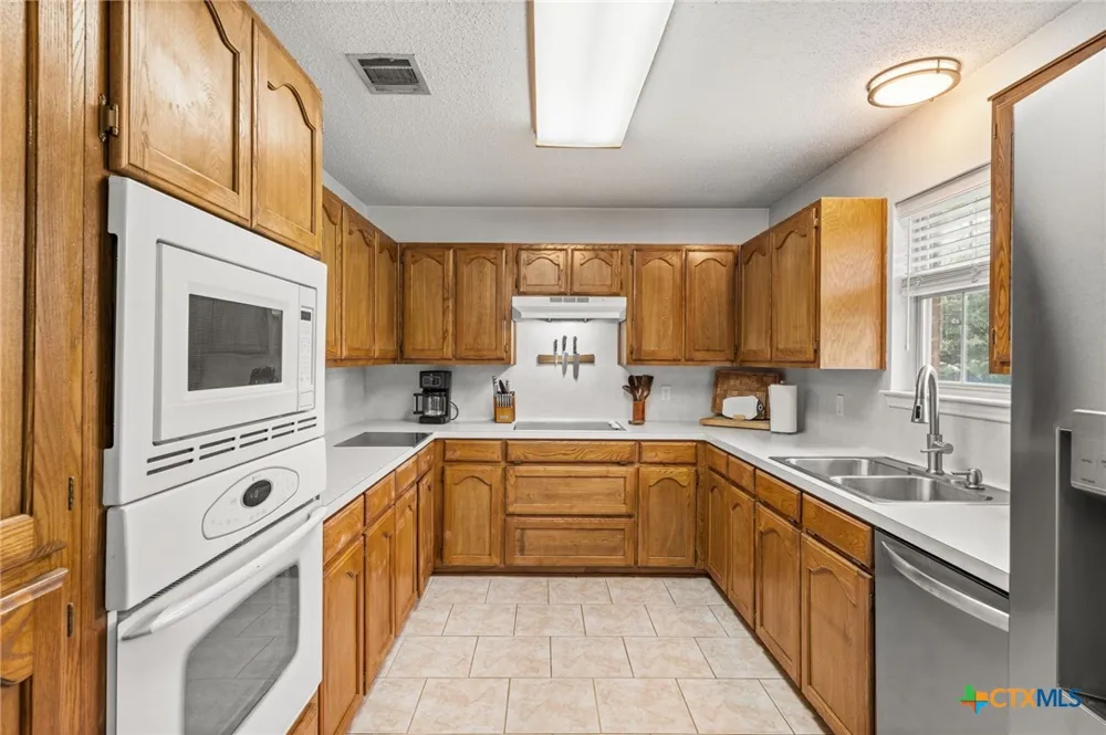 381 Norwood Drive Woodway, TX 76712