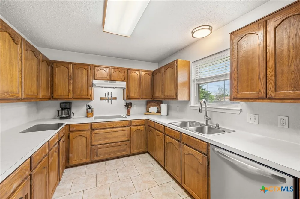381 Norwood Drive Woodway, TX 76712