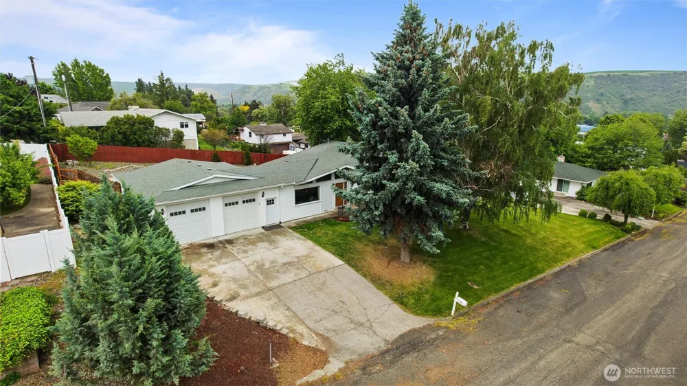 810 E Spring Dayton, WA 99328