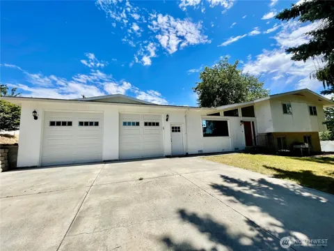 810 E Spring