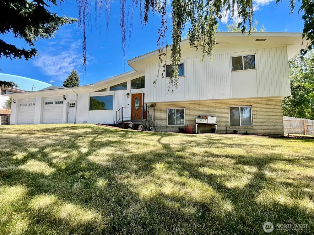 810 E Spring Dayton, WA 99328