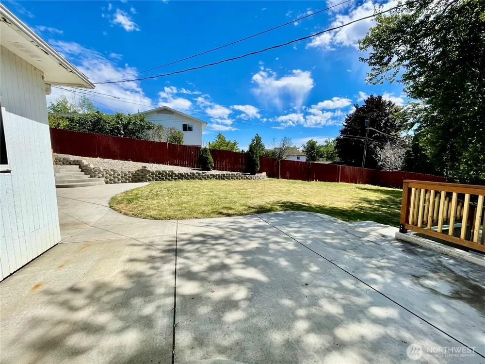 810 E Spring Dayton, WA 99328