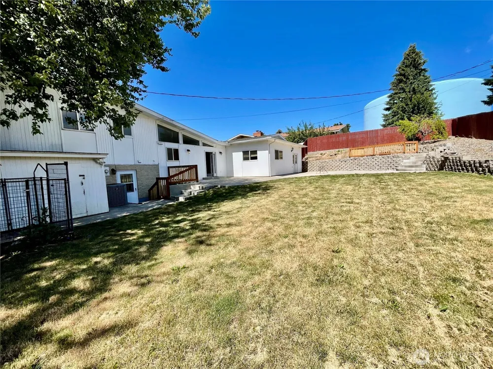 810 E Spring Dayton, WA 99328