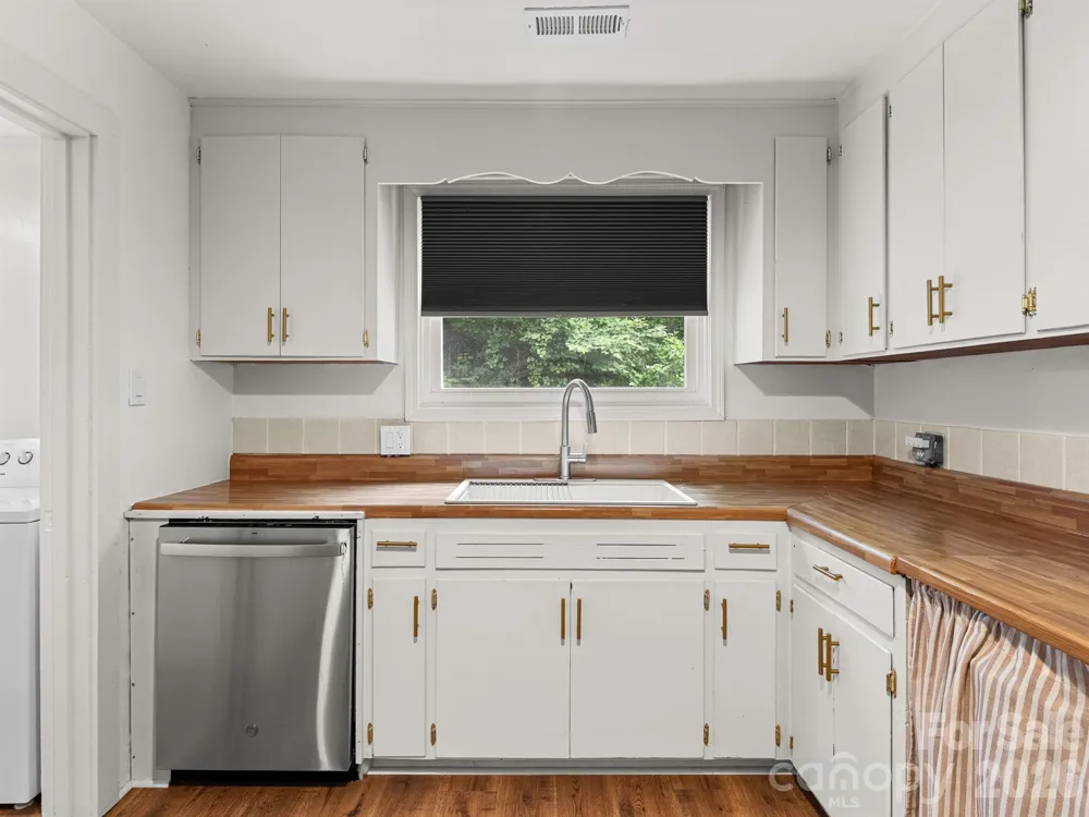 205 Old Fort Road Fairview, NC 28730