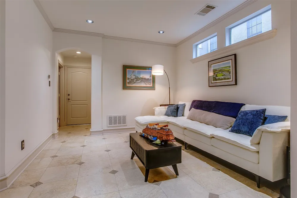 5006 Cedar Springs Road #C Dallas, TX 75235