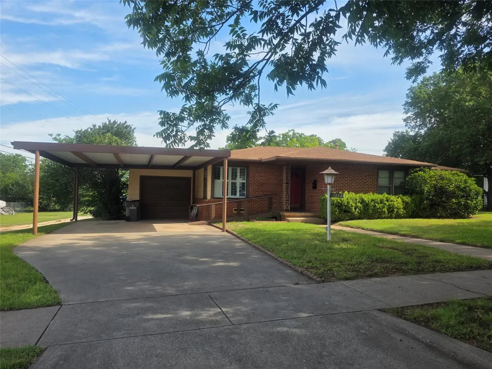 1213 Hillcrest Drive Graham, TX 76450