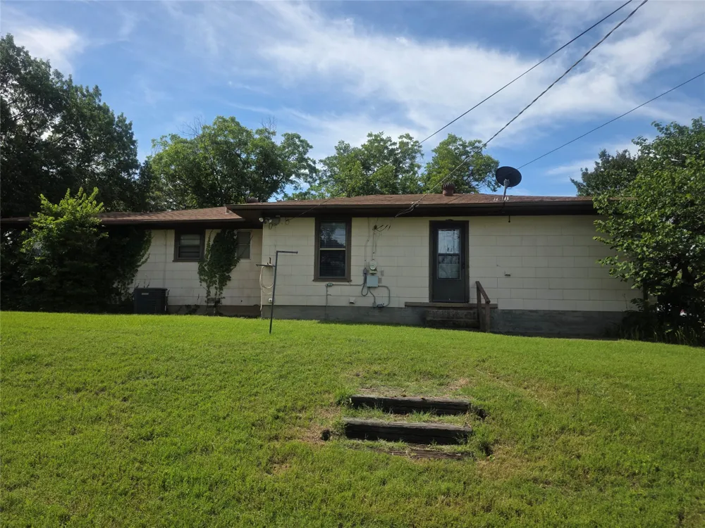 1213 Hillcrest Drive Graham, TX 76450