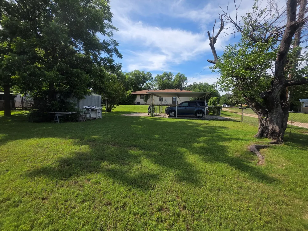 1213 Hillcrest Drive Graham, TX 76450