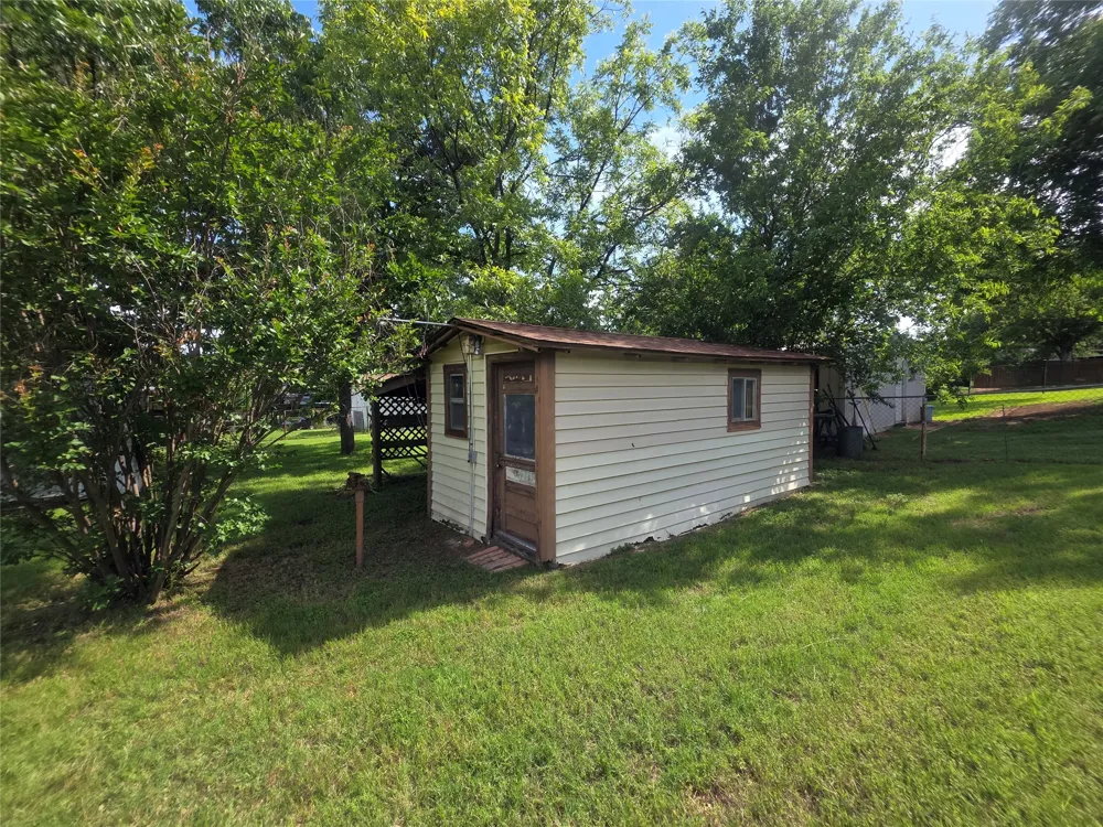 1213 Hillcrest Drive Graham, TX 76450