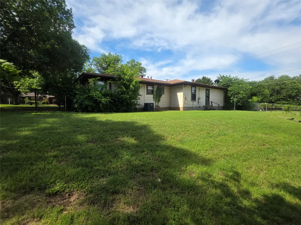 1213 Hillcrest Drive Graham, TX 76450