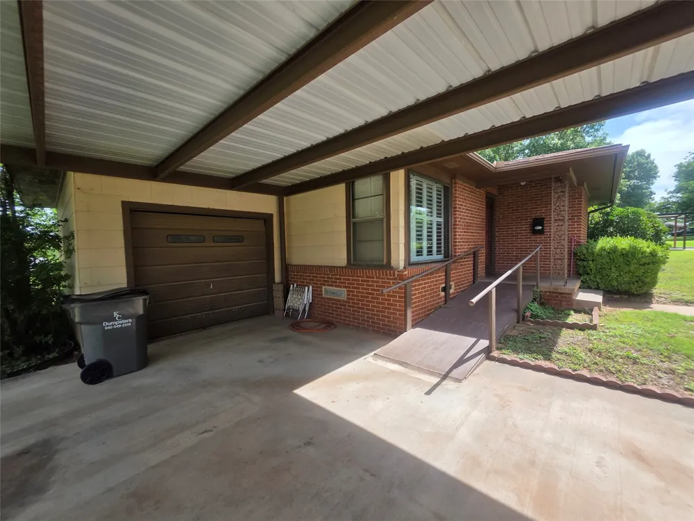 1213 Hillcrest Drive Graham, TX 76450