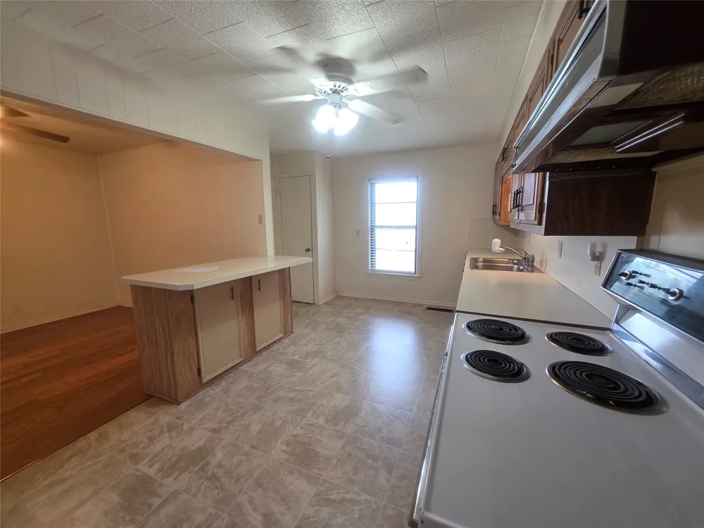 1213 Hillcrest Drive Graham, TX 76450